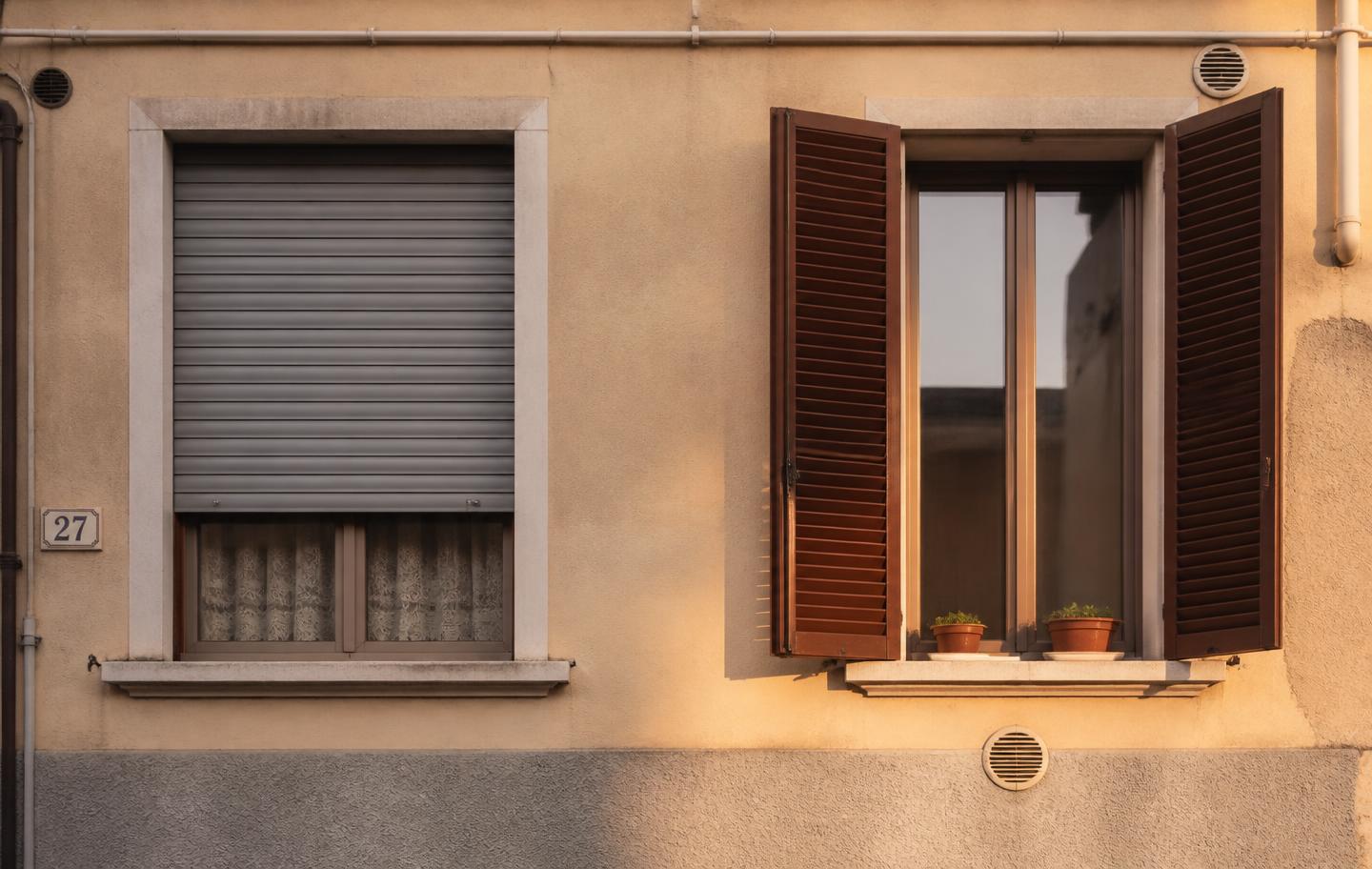 Tapparelle, persiane e oscuranti: quale soluzione scegliere